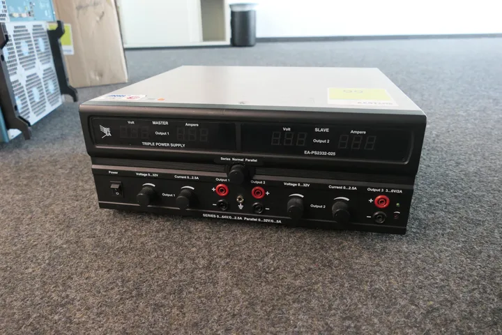 EA -Triple-Labornetzgerät Typ: PS 2332 - 025
